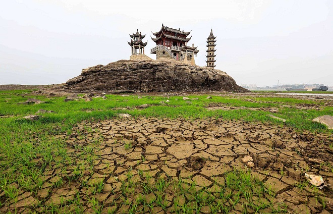 我国第一大淡水湖鄱阳湖，其面积最大和最小时相差80余倍