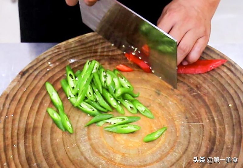 腊肉炒芹菜好吃吗（饭店的腊肉炒芹菜为啥清脆不柴有嚼劲）-6