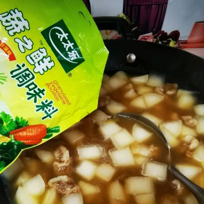 白萝卜炖牛肉需要焯水吗（简单易做的牛肉炖萝卜详细教程）-7