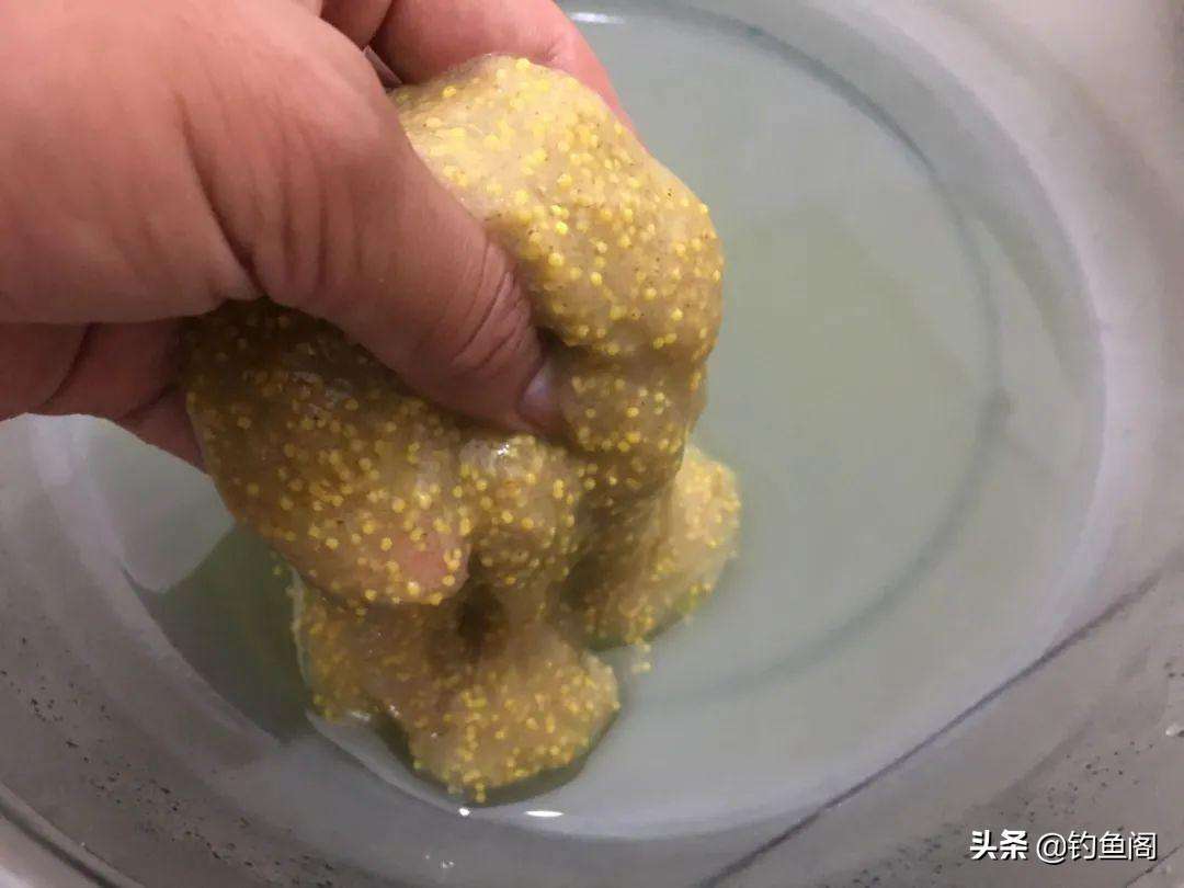 野钓鲤鱼用什么饵料最好（推荐3款夏季野钓鲫鱼商品饵料配方一天钓一桶）