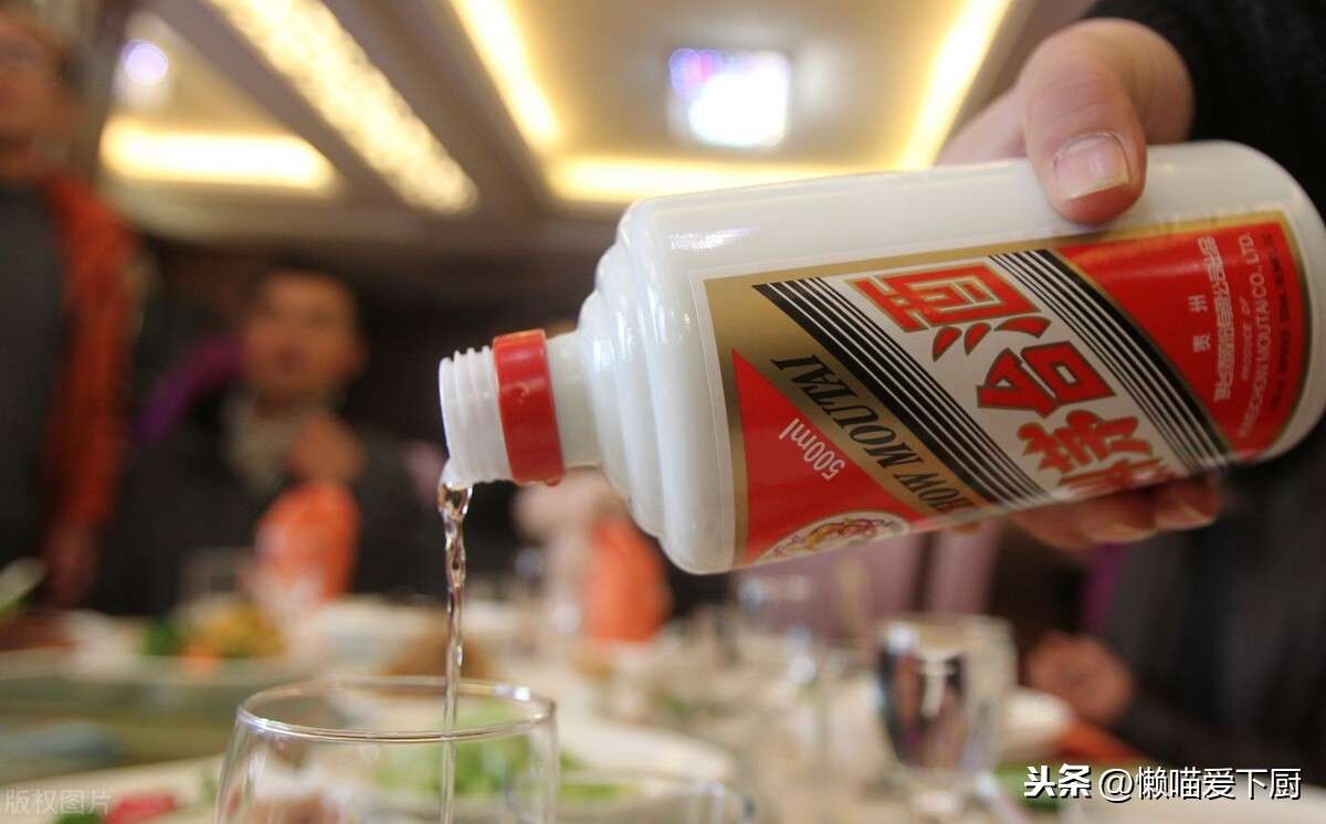 “露酒”和“白酒”有啥区别？才知道口感差很多，学会可别挑错了