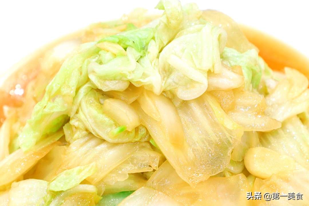 炒大白菜时，不要直接下锅！多加这1步，白菜又香又脆、还不出水