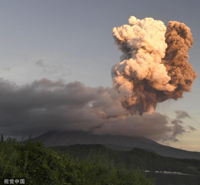 日本樱岛火山突然爆发，日政府发布最高级别警戒-1