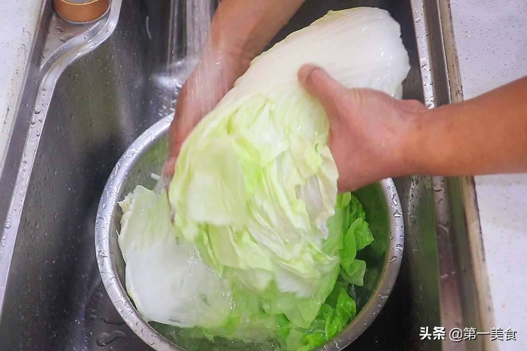 炒大白菜时，不要直接下锅！多加这1步，白菜又香又脆、还不出水