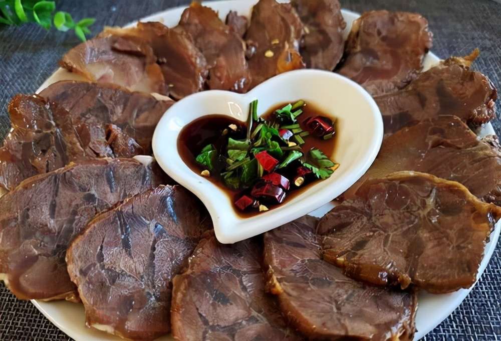 内蒙古特色名菜之一酱牛肉，快来看看它的制作方法吧