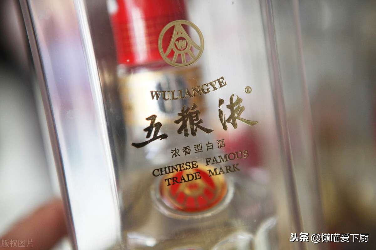 “露酒”和“白酒”有啥区别？才知道口感差很多，学会可别挑错了