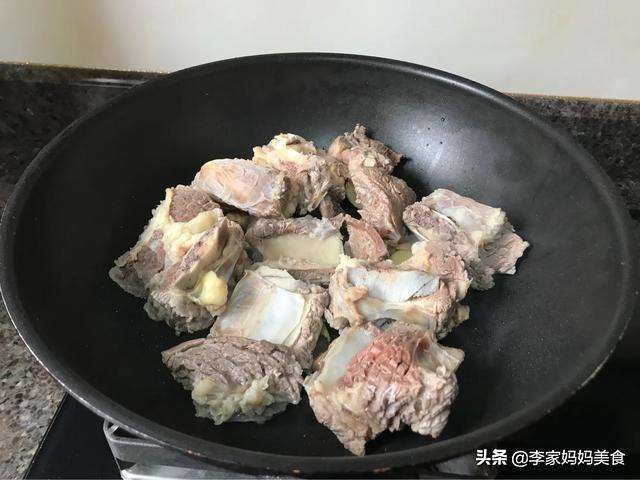 牛肉炖萝卜放大料吗（牛肉炖萝卜炖牛肉最忌讳两种佐料一加就变味）