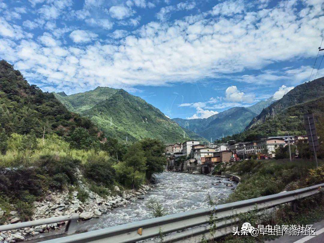 四姑娘山哪些景点必去（外地人旅游必看8月四姑娘山旅游攻略）