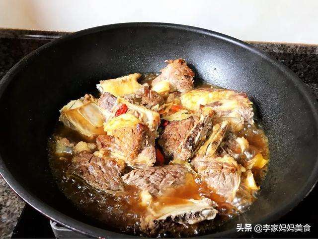 牛肉炖萝卜放大料吗（牛肉炖萝卜炖牛肉最忌讳两种佐料一加就变味）