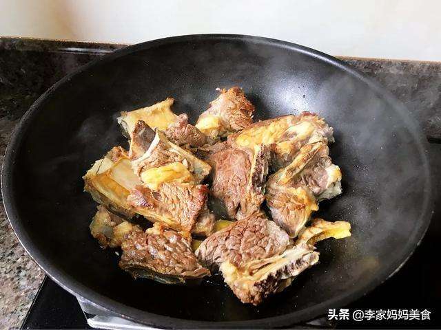 牛肉炖萝卜放大料吗（牛肉炖萝卜炖牛肉最忌讳两种佐料一加就变味）