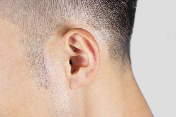 耳朵是湿耳屎是什么原因（耳朵经常有湿耳屎要提防这3类疾病）
