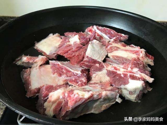 牛肉炖萝卜放大料吗（牛肉炖萝卜炖牛肉最忌讳两种佐料一加就变味）