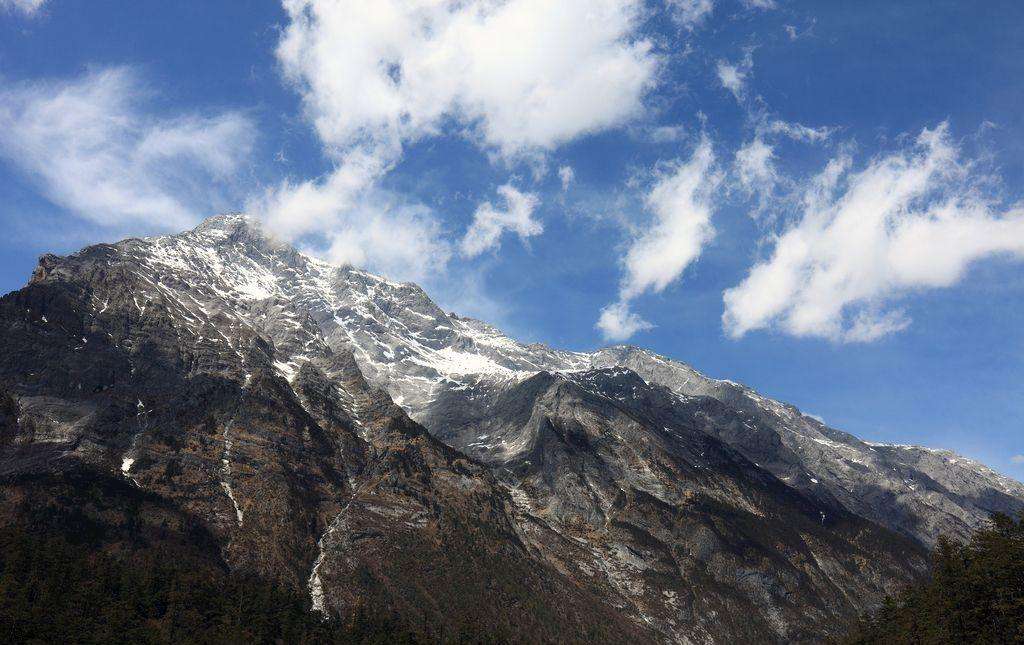 云南玉龙雪山海拔高度是多少米（旅游必去景点云南丽江玉龙雪山介绍）