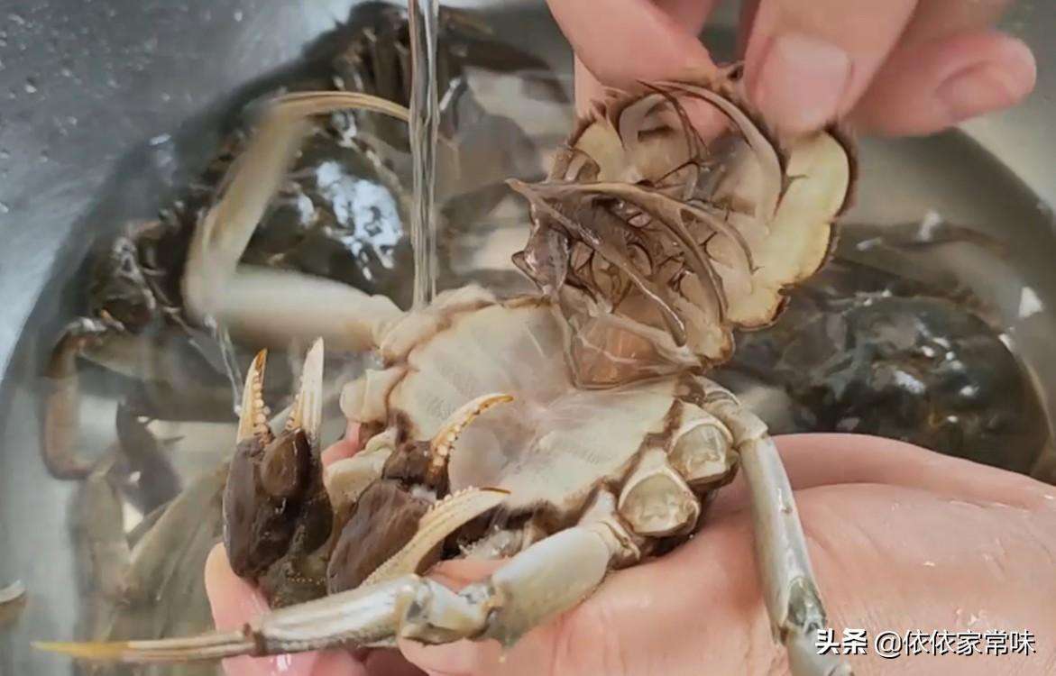 螃蟹怎么清洗干净（手把手教你6个小螃蟹的清洗方法和做法有图一看就会）