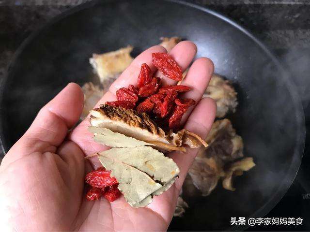 牛肉炖萝卜放大料吗（牛肉炖萝卜炖牛肉最忌讳两种佐料一加就变味）