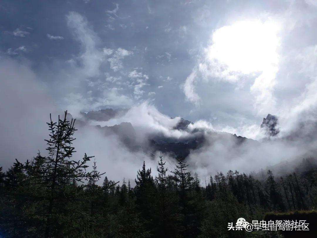 四姑娘山哪些景点必去（外地人旅游必看8月四姑娘山旅游攻略）