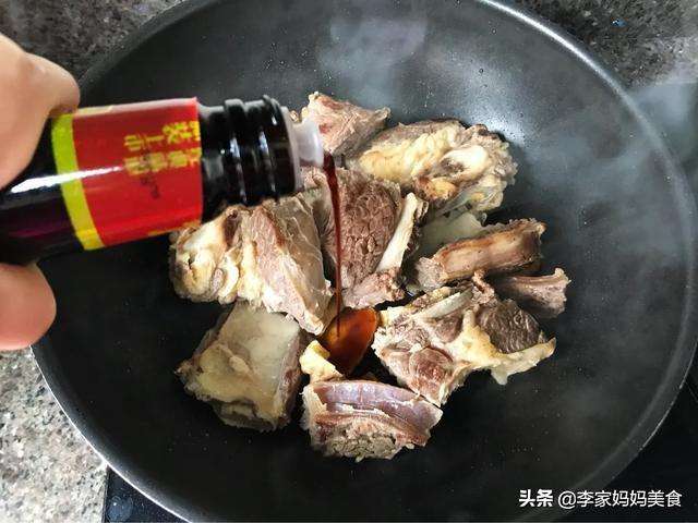 牛肉炖萝卜放大料吗（牛肉炖萝卜炖牛肉最忌讳两种佐料一加就变味）