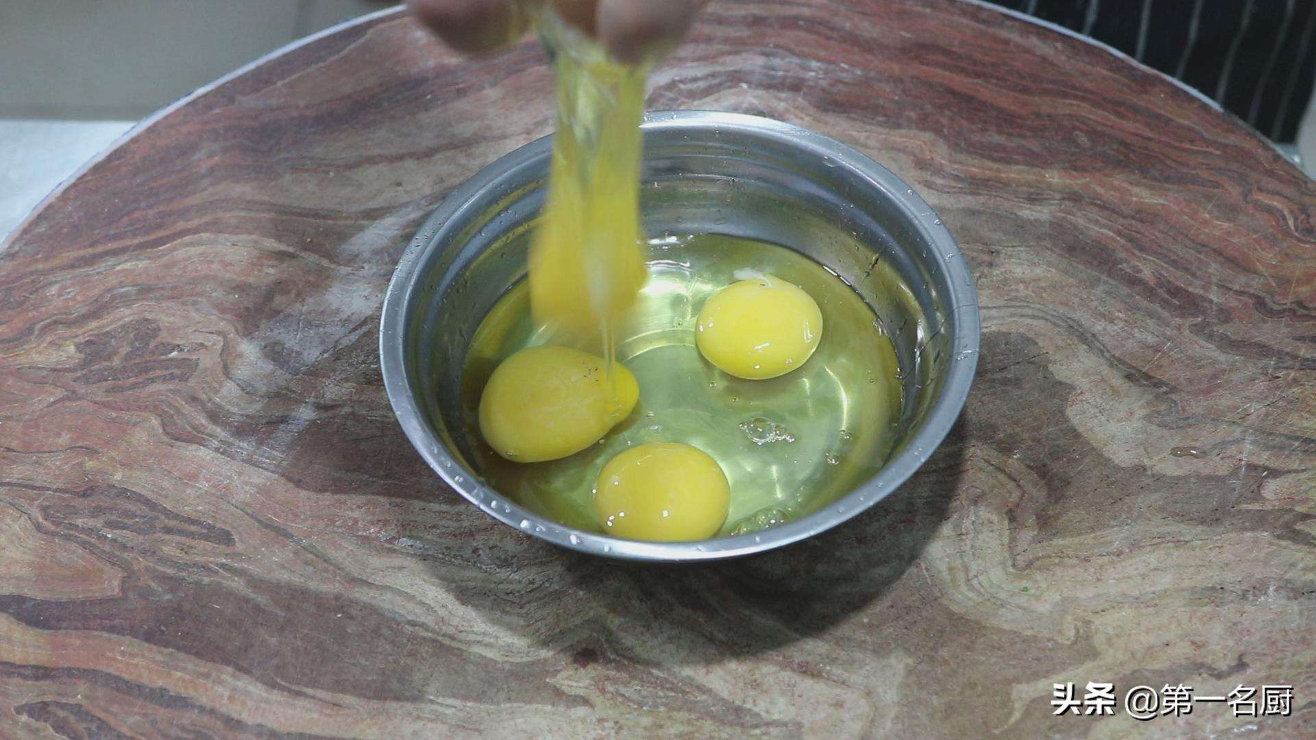 香椿炒鸡蛋的家常做法用不用焯水（记住这3个小窍门做出来的香椿炒鸡蛋鲜嫩还有营养）