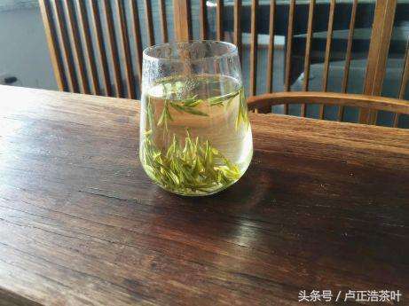 正宗龙井茶的泡法（专业茶艺师教你如何泡好一杯鲜爽西湖龙井）