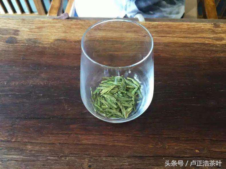 正宗龙井茶的泡法（专业茶艺师教你如何泡好一杯鲜爽西湖龙井）