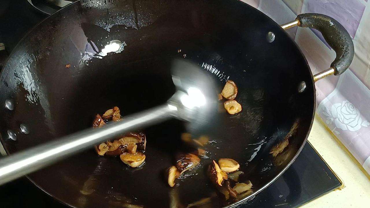 广式香菇鸡块的做法（传统广式香菇滑鸡的家常做法）