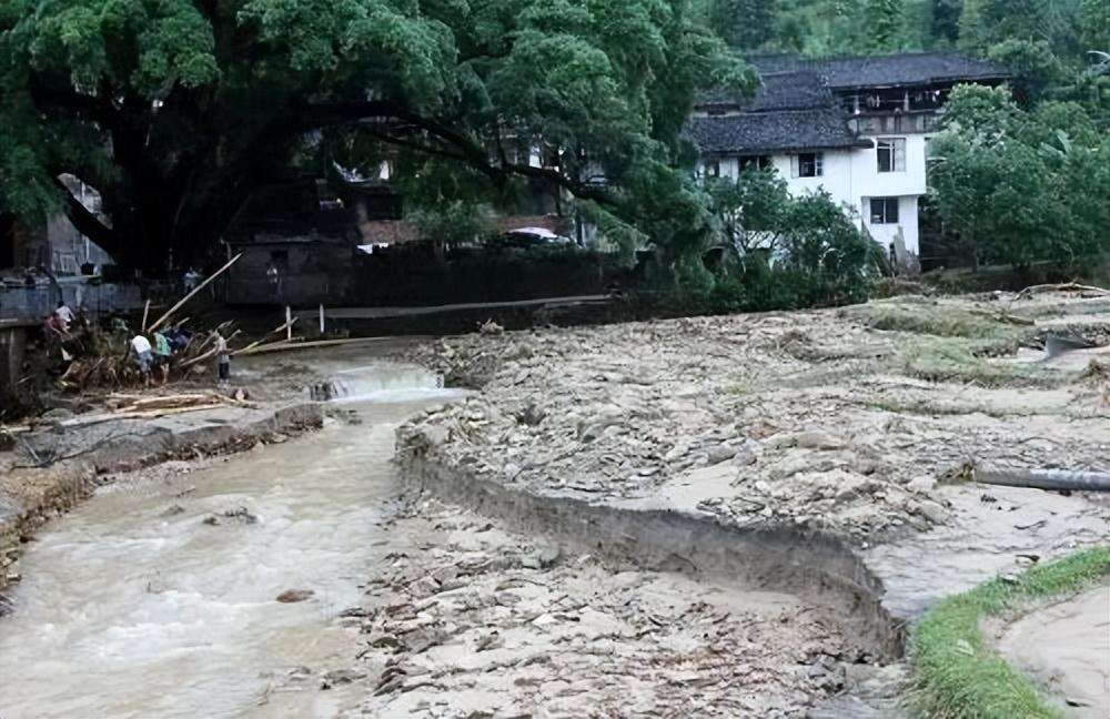 泥石流成因及预警措施（浅析泥石流的防范与治理）