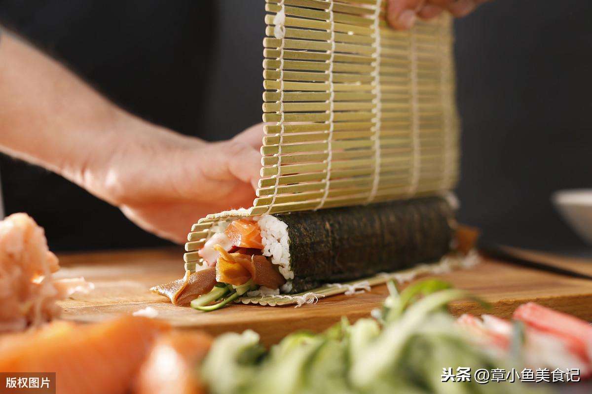 家庭版寿司的制作方法（教你做家庭版日式寿司做法非常简单）