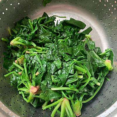 菠菜鸡蛋怎么炒好吃（手残党必学菜谱之菠菜炒蛋）