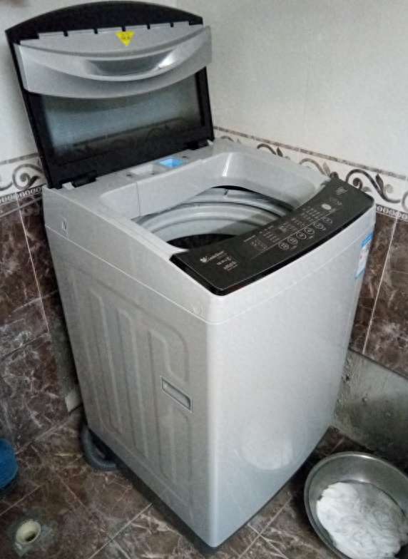 洗衣机脱水桶转不起来什么原因（洗衣机脱水甩不干水怎么回事）