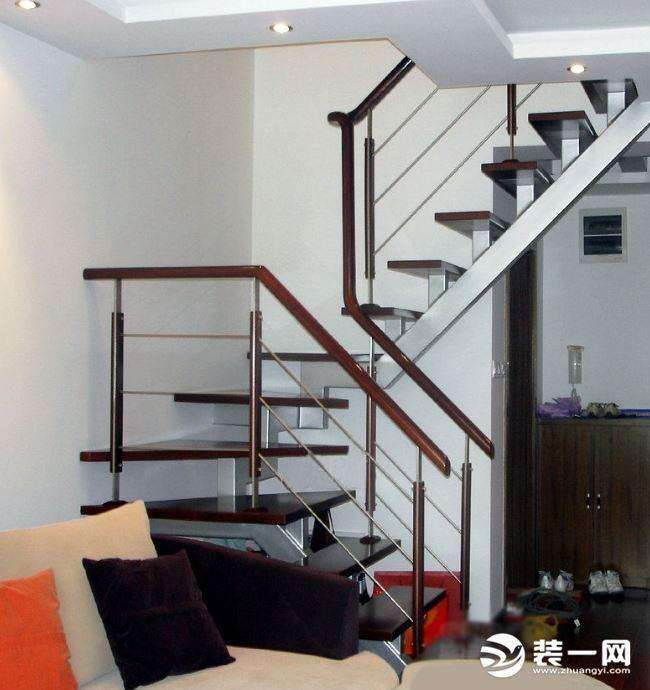 室内旋转楼梯的尺寸多少最合理（最合适的家庭旋转楼梯直径揭晓）