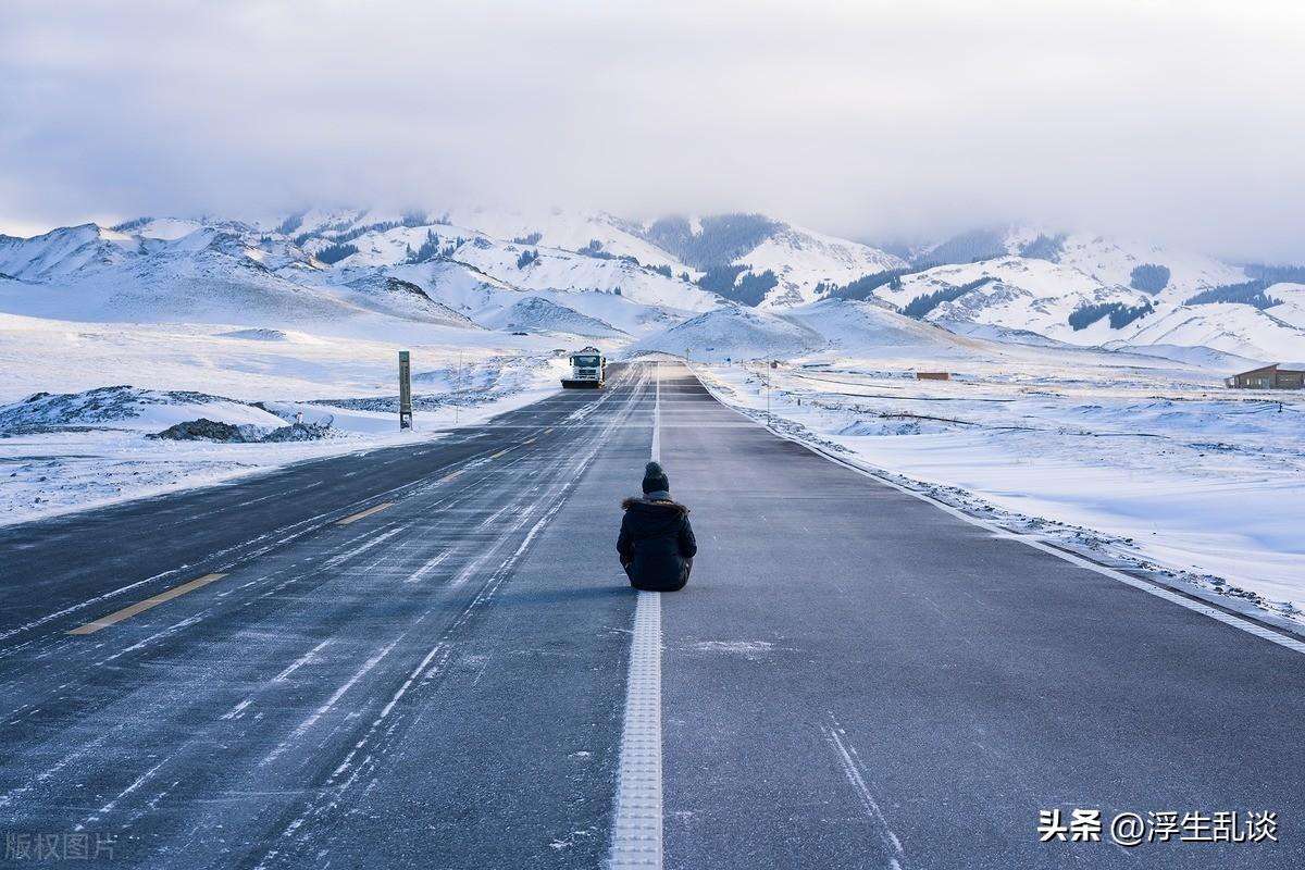 假期游玩时发的爆赞文案（假期周末可发的小众旅行出游文案）