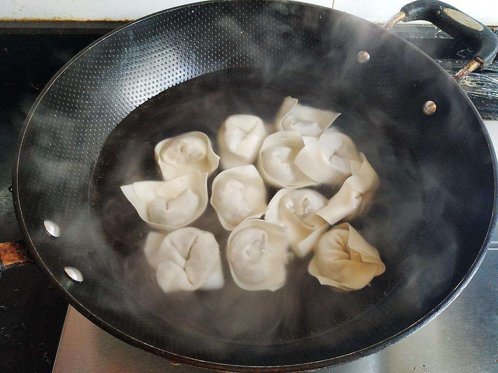 饺子皮可以替代馄饨皮吗（一文解读馄饨与饺子到底有什么不同）