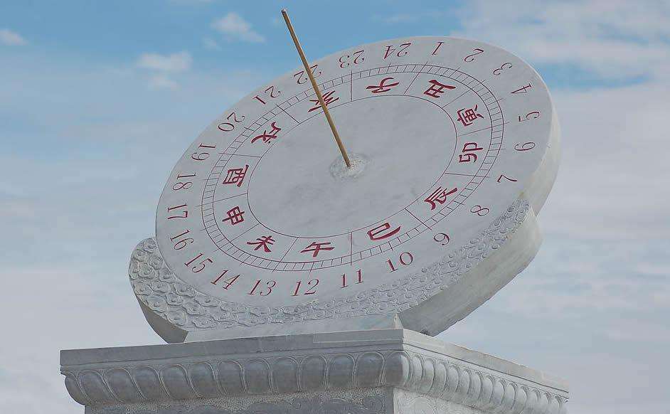 古代主要有两种计时工具:利用观看日影测量获得时间的日晷和圭表,以及